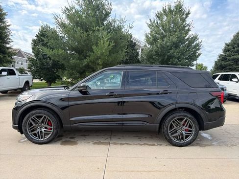 New 2026 Ford Explorer ST-Line w/ ST-Line Street Pack AWD/4WD image 9