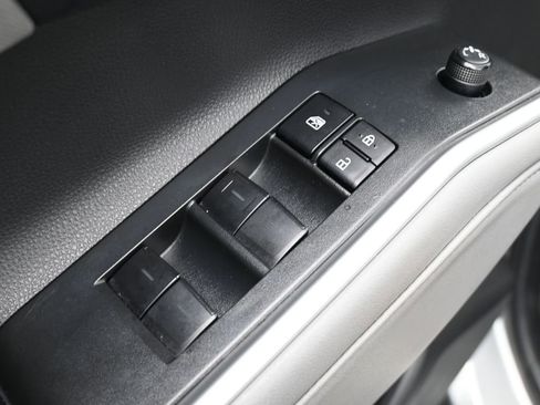 Used 2022 Toyota Highlander L image 27