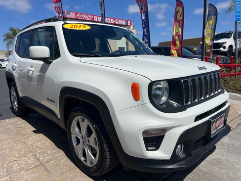 Used 2019 Jeep Renegade Latitude w/ UConnect 8.4 Nav Group FWD image 1