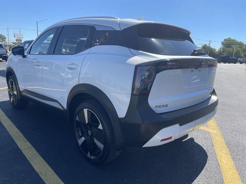 Used 2025 Nissan Kicks SR w/ SR Premium Package AWD/4WD image 32