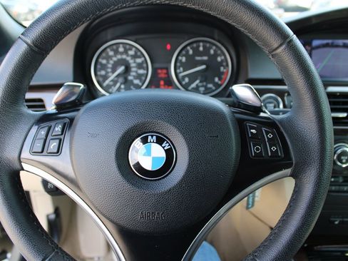 Used 2009 BMW 335i Convertible image 33