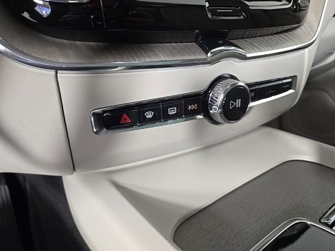 Certified 2023 Volvo XC60 B5 Plus w/ Climate Package image 25