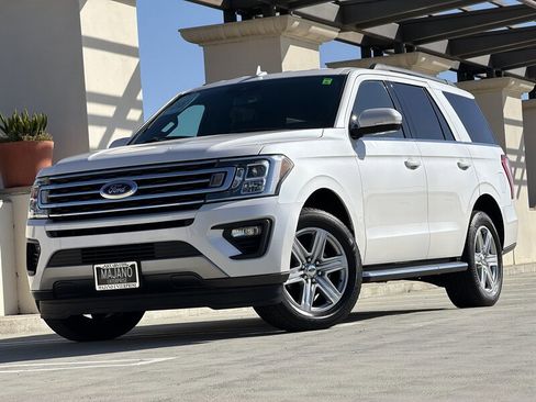 Used 2018 Ford Expedition XLT w/ Equipment Group 202A RWD image 1