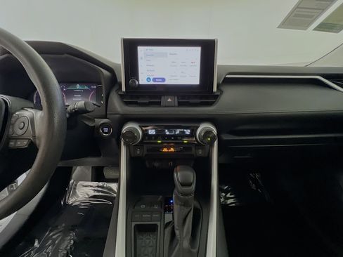 Used 2024 Toyota RAV4 XLE FWD image 25