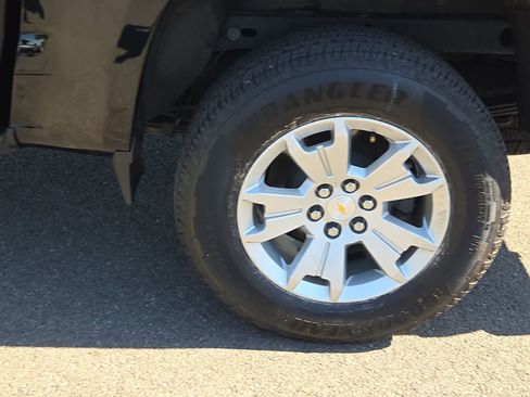 Used 2021 Chevrolet Colorado LT AWD/4WD image 16