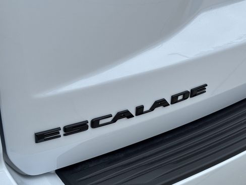 New 2026 Cadillac Escalade Platinum Sport w/ LPO, ONYX Package AWD/4WD image 11