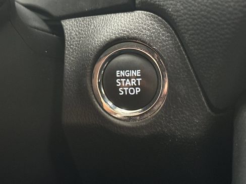 Used 2025 Toyota RAV4 XLE FWD image 28