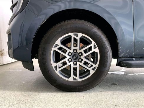 Used 2025 Ford Expedition Max Active RWD image 6