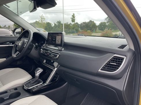Used 2021 Kia Seltos SX w/ SX Sunroof Package image 32