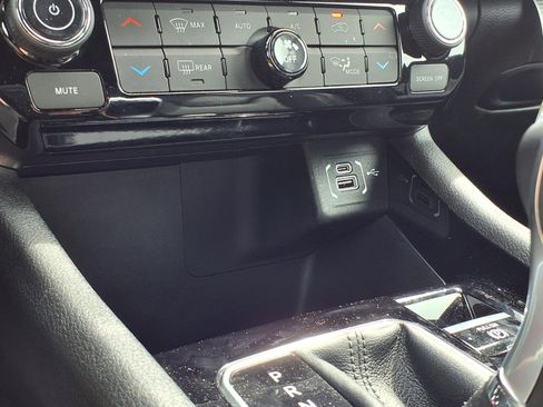 Used 2026 Jeep Compass Limited image 13