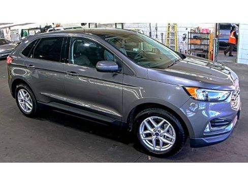 Used 2022 Ford Edge SEL w/ Convenience Package image 3