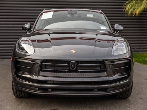 Certified 2025 Porsche Macan image 7