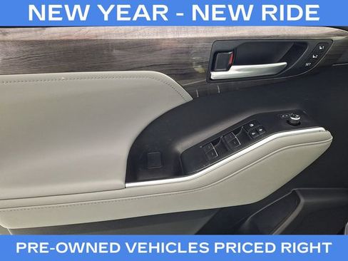 Used 2023 Toyota Highlander Limited image 14