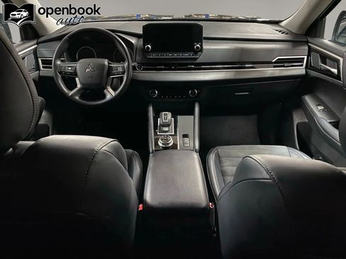 Used 2024 Mitsubishi Outlander FWD image 15