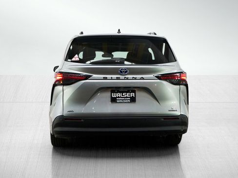 Used 2021 Toyota Sienna XLE AWD/4WD image 4