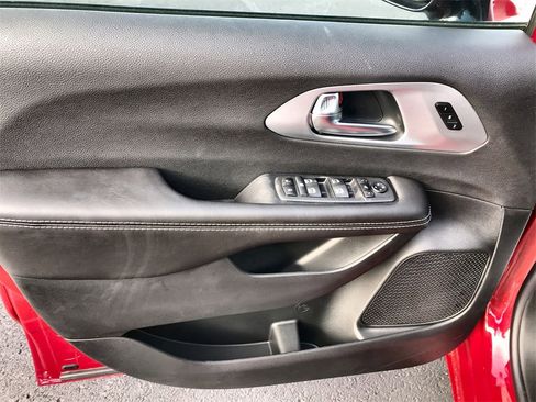 New 2026 Chrysler Pacifica Limited image 13