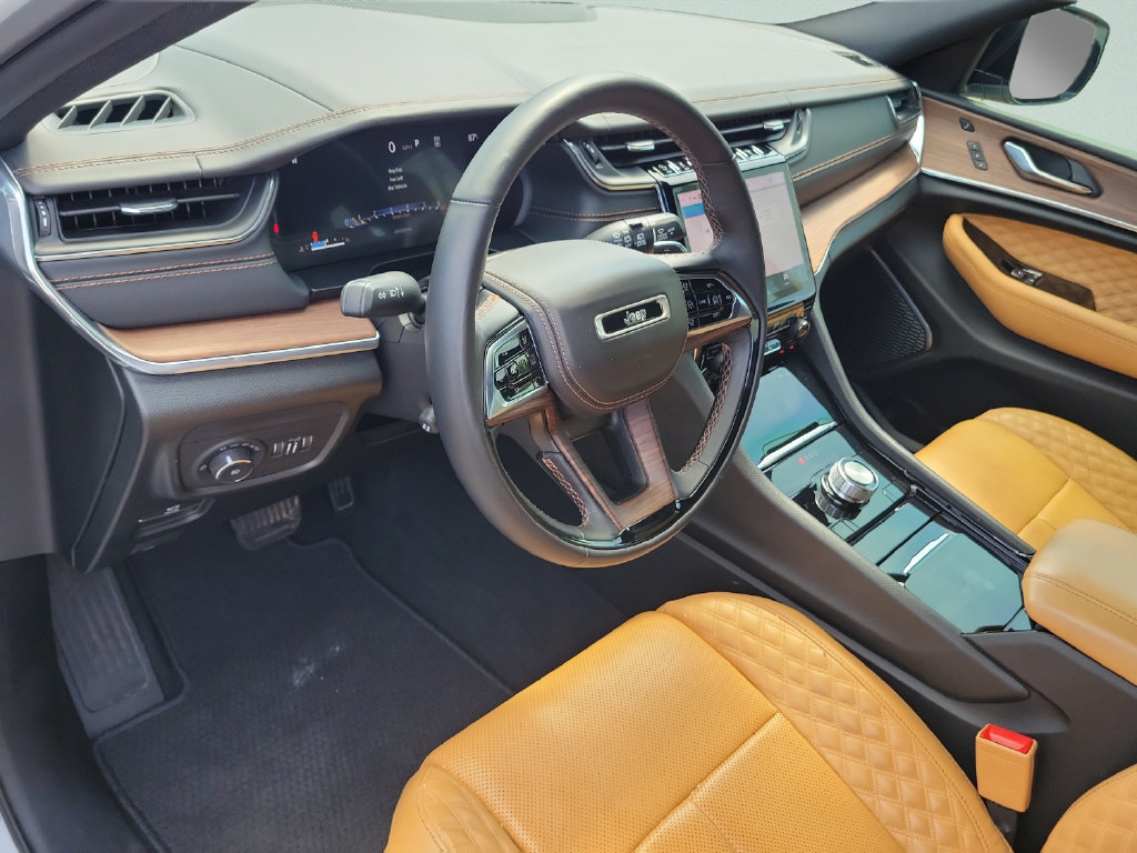 Used 2023 Jeep Grand Cherokee Summit RWD image 14