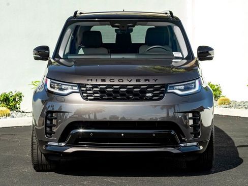 Used 2025 Land Rover Discovery Dynamic SE AWD/4WD image 3