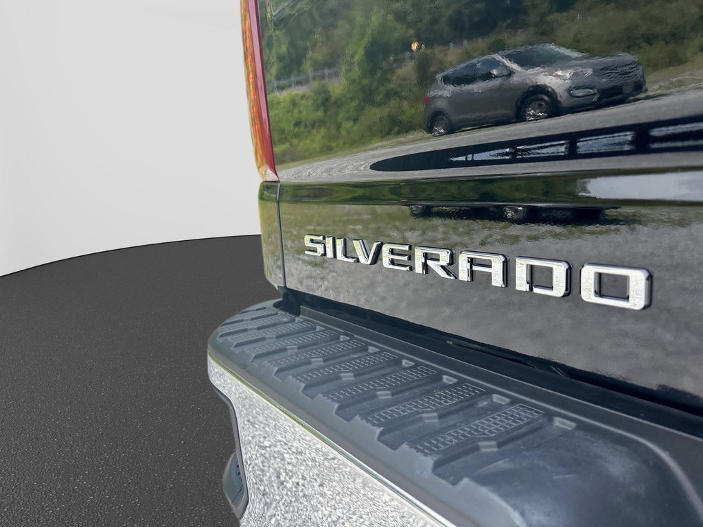 Used 2023 Chevrolet Silverado 1500 LT AWD/4WD image 36