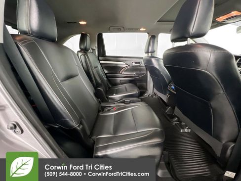 Used 2018 Toyota Highlander XLE AWD/4WD image 30