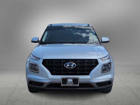 Certified 2021 Hyundai Venue SE FWD image 3
