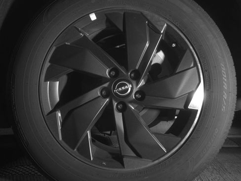 Used 2025 Nissan Rogue SV FWD image 14