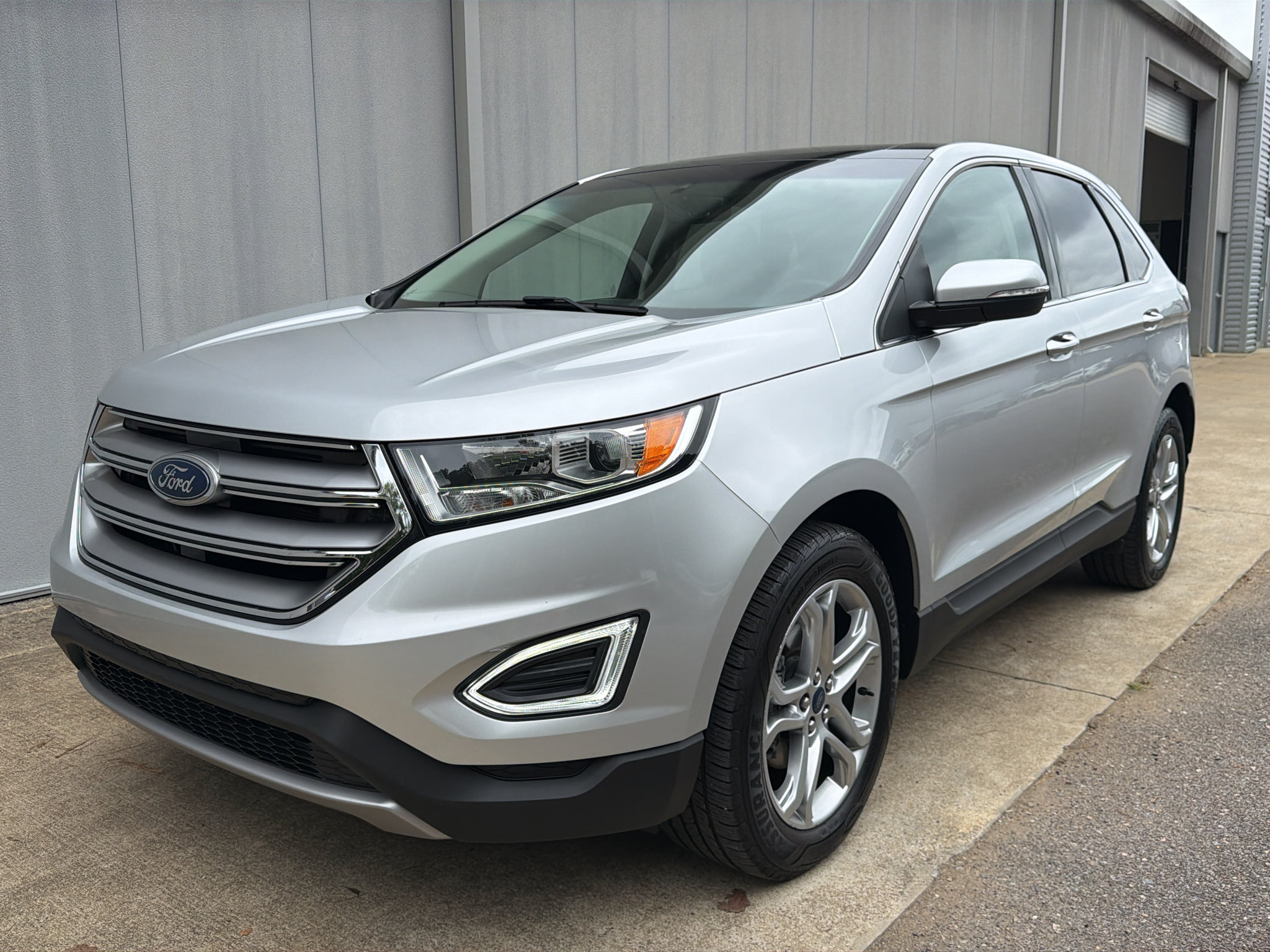 Used 2018 Ford Edge Titanium w/ Equipment Group 301A FWD image 7