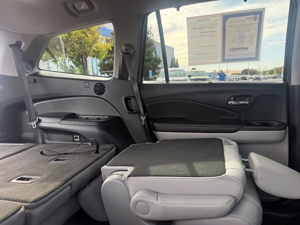 Used 2021 Honda Pilot Elite image 24