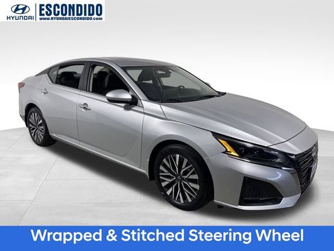 Used 2024 Nissan Altima 2.5 SV w/ SV Premium Package image 7