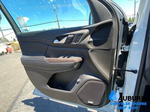 Used 2020 GMC Acadia Denali w/ Denali Ultimate Package AWD/4WD image 39