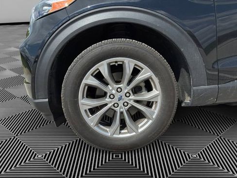 Used 2021 Ford Explorer XLT w/ Equipment Group 202A AWD/4WD image 9