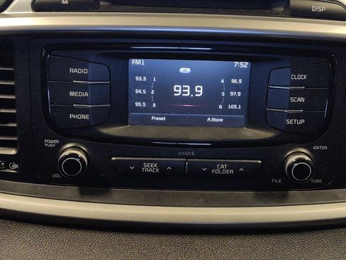 Used 2017 Kia Sorento FWD image 25