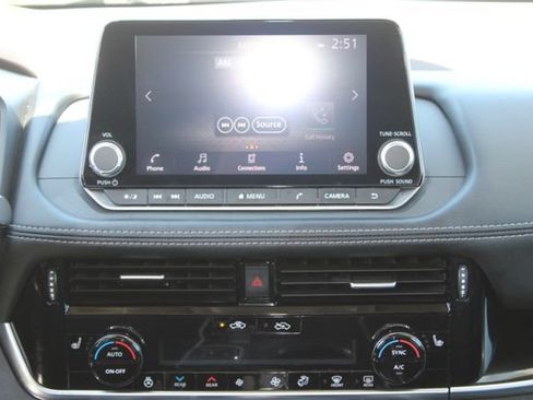 Used 2022 Nissan Rogue SL FWD image 16