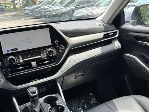 Used 2023 Toyota Highlander XLE FWD image 15