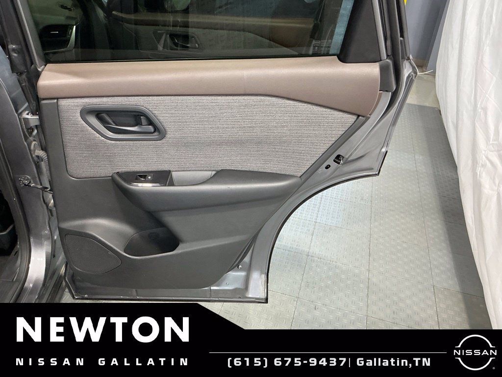 Used 2023 Nissan Rogue S FWD image 32