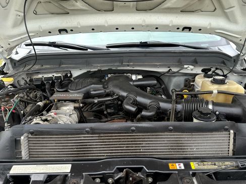 Used 2012 Ford F550 2WD Regular Cab Super Duty w/ Payload Upgrade Pkg image 14