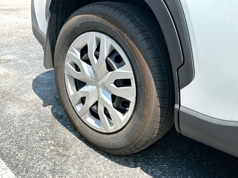 Used 2025 Toyota Corolla Cross L FWD image 3