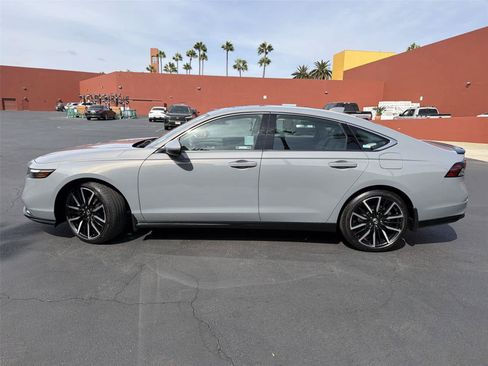 Used 2025 Honda Accord Touring image 3