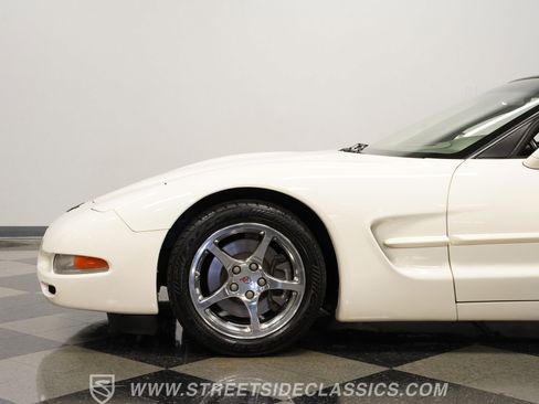 Used 2001 Chevrolet Corvette Coupe w/ Preferred Equipment Group2 RWD image 24