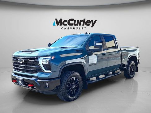 Used 2025 Chevrolet Silverado 3500 LT w/ Trail Boss Package AWD/4WD image 3