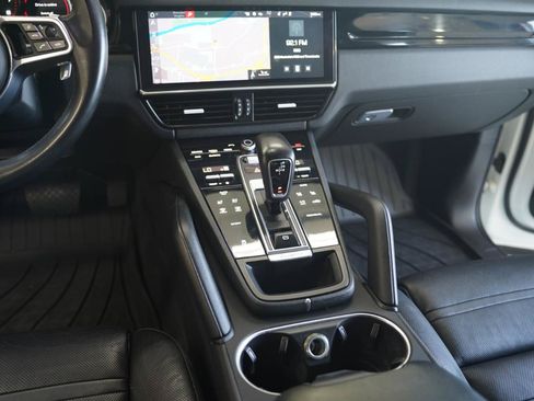 Used 2020 Porsche Cayenne AWD/4WD image 19