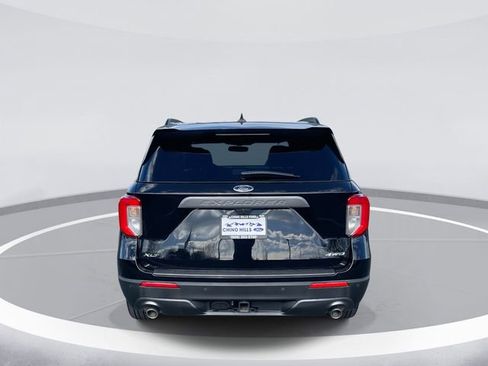 Used 2022 Ford Explorer XLT w/ Equipment Group 202A image 5