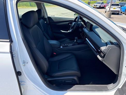 Used 2024 Honda Accord Touring image 9