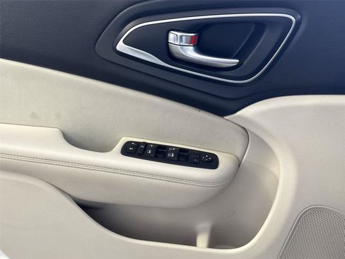 Used 2016 Chrysler 200 Limited FWD image 20