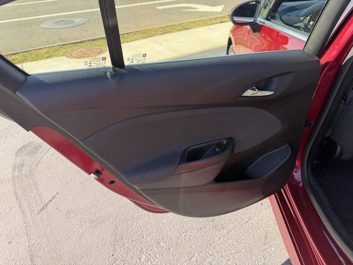 Used 2018 Chevrolet Cruze LT w/ Convenience Package FWD image 14