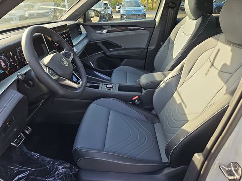 New 2025 Volkswagen Tiguan SE R-Line image 18