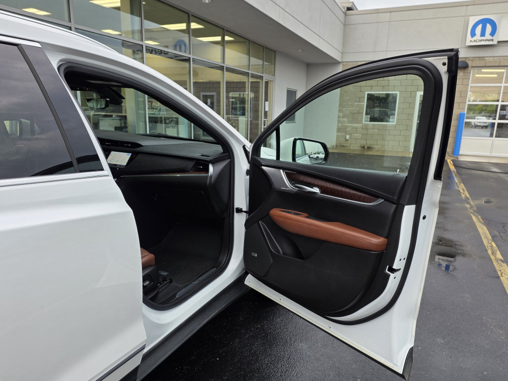 Used 2023 Cadillac XT5 Premium Luxury w/ Technology Package AWD/4WD image 42