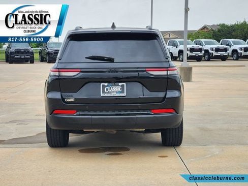 Used 2023 Jeep Grand Cherokee Altitude AWD/4WD image 9