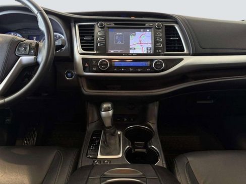 Used 2016 Toyota Highlander XLE image 24