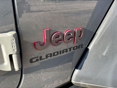Used 2022 Jeep Gladiator Rubicon w/ Cold Weather Group AWD/4WD image 29